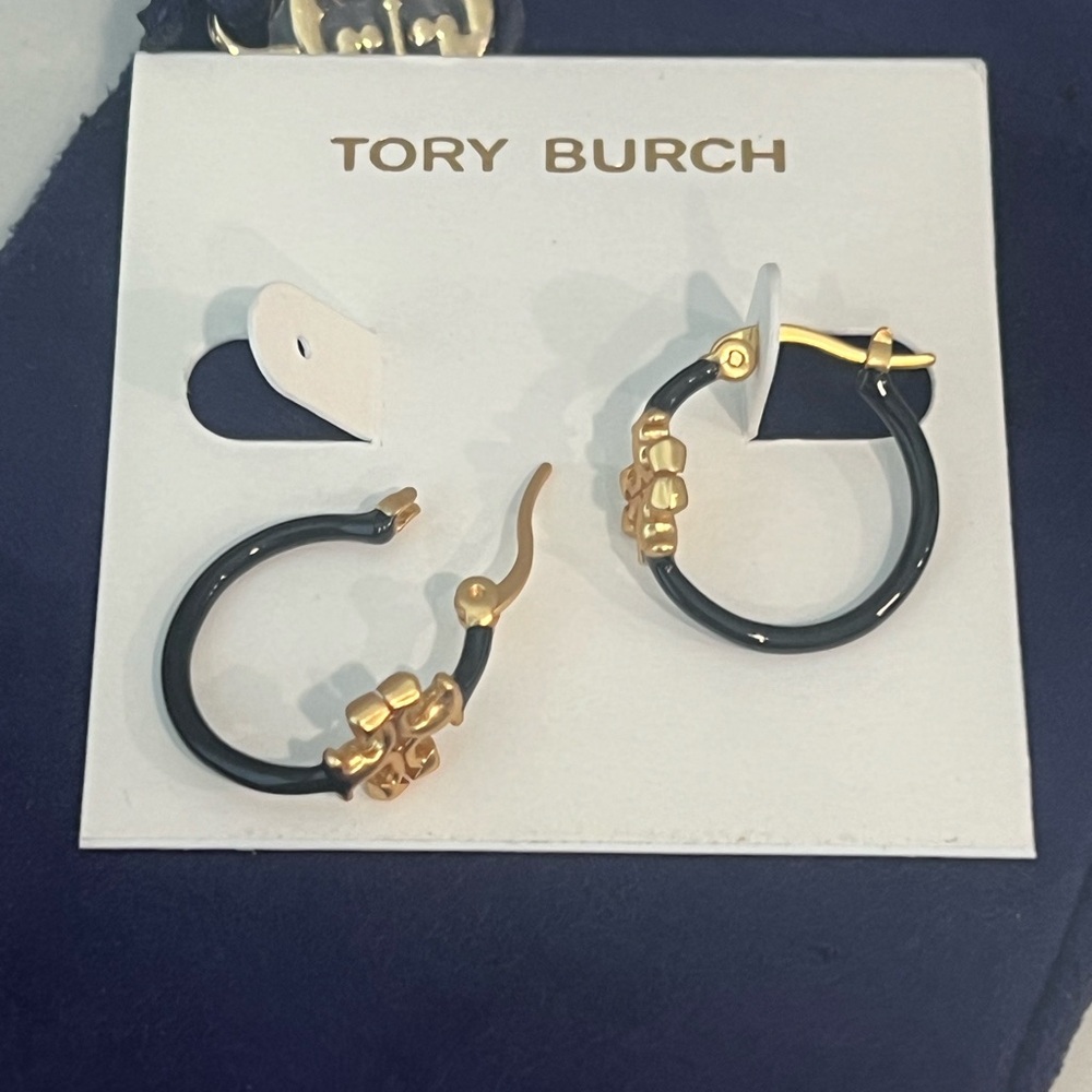 Tory Burch Small Hoop. - Picture 4 of 16